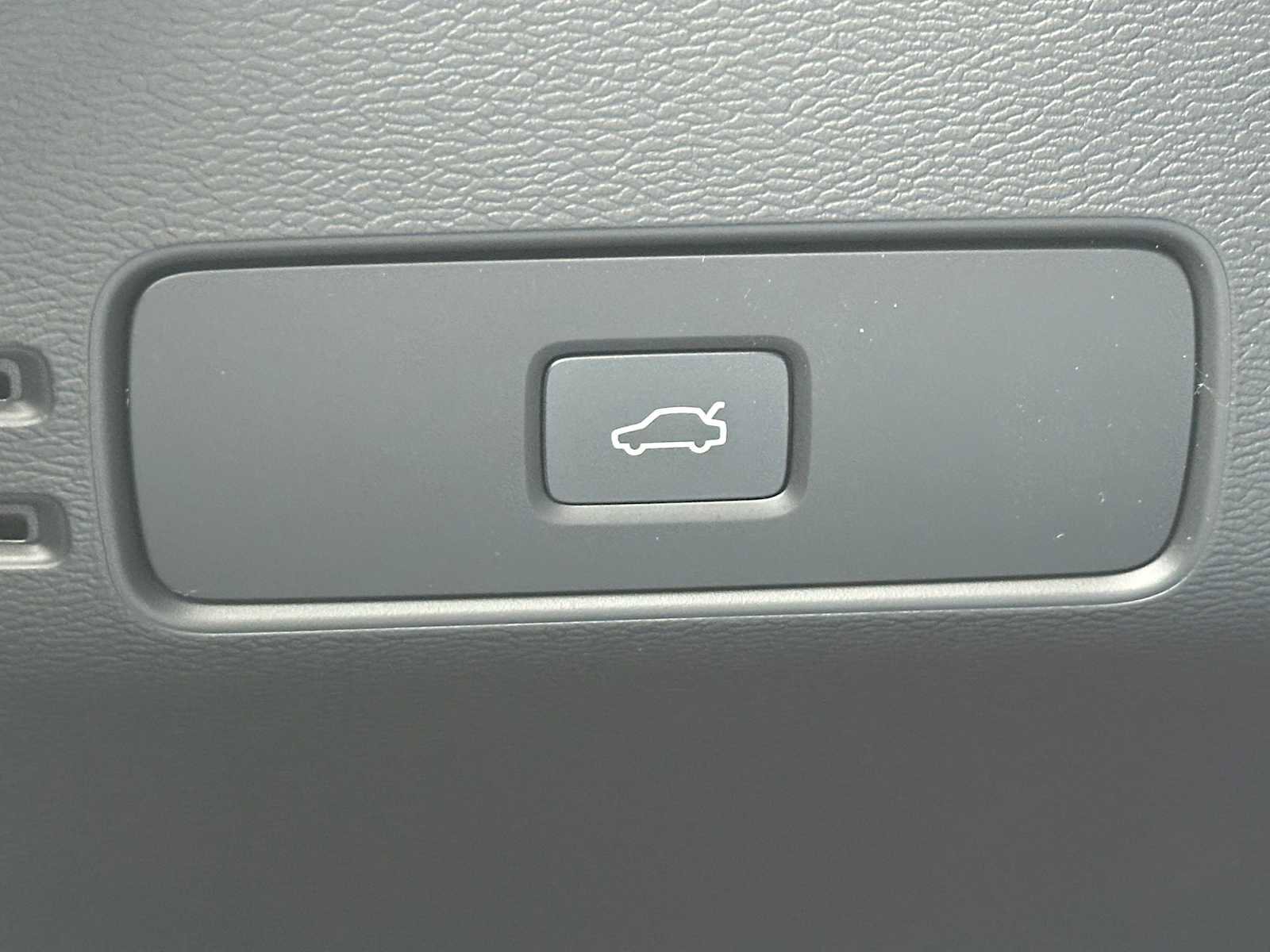 New 2026 Volvo XC40 B5 Ultra w/ Climate Package image 33