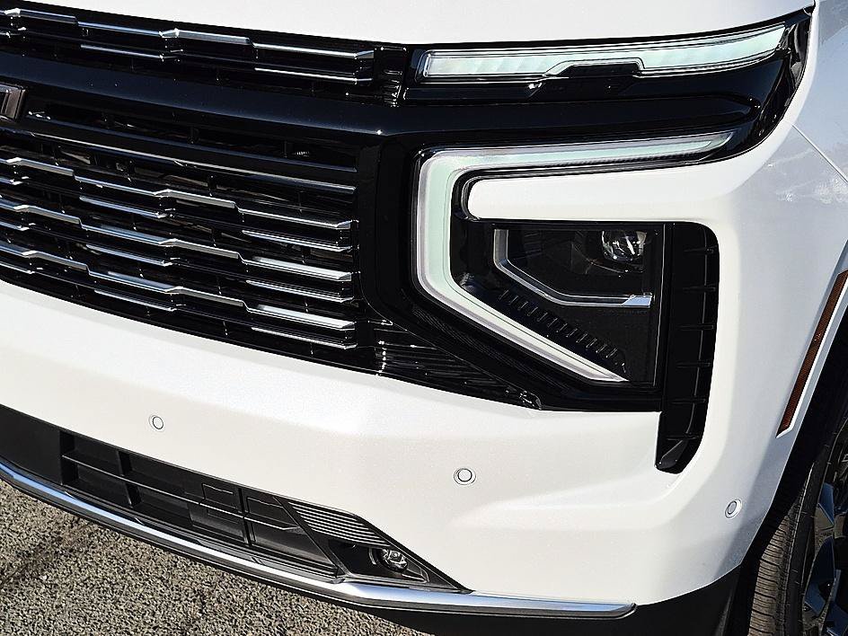 New 2026 Chevrolet Suburban High Country AWD/4WD image 9