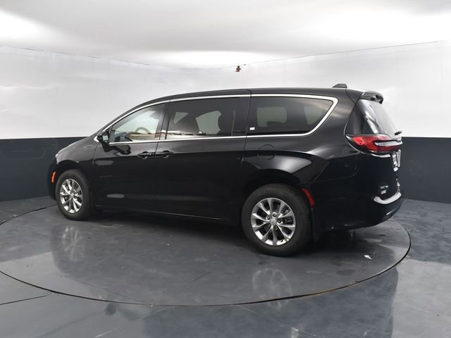 New 2026 Chrysler Pacifica Select image 8