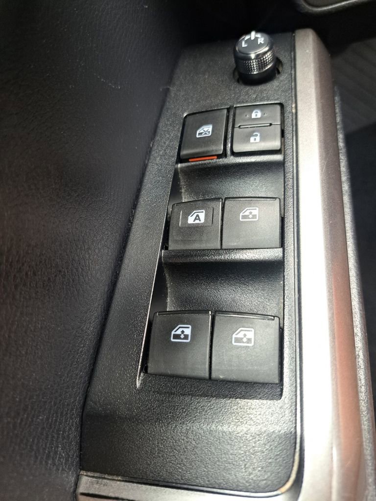 Used 2020 Toyota Tacoma SR5 AWD/4WD image 16