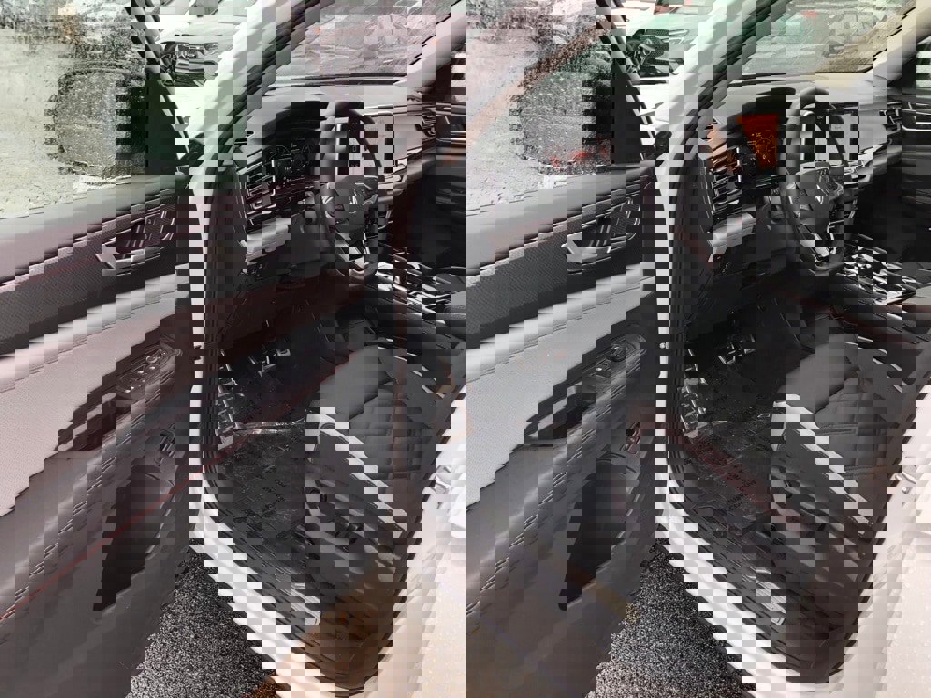 New 2025 Volkswagen Atlas Peak Edition SE image 11