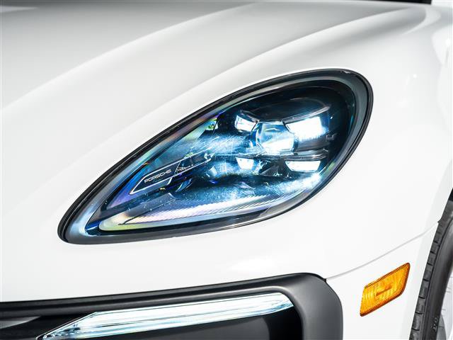 Certified 2025 Porsche Macan AWD/4WD image 12
