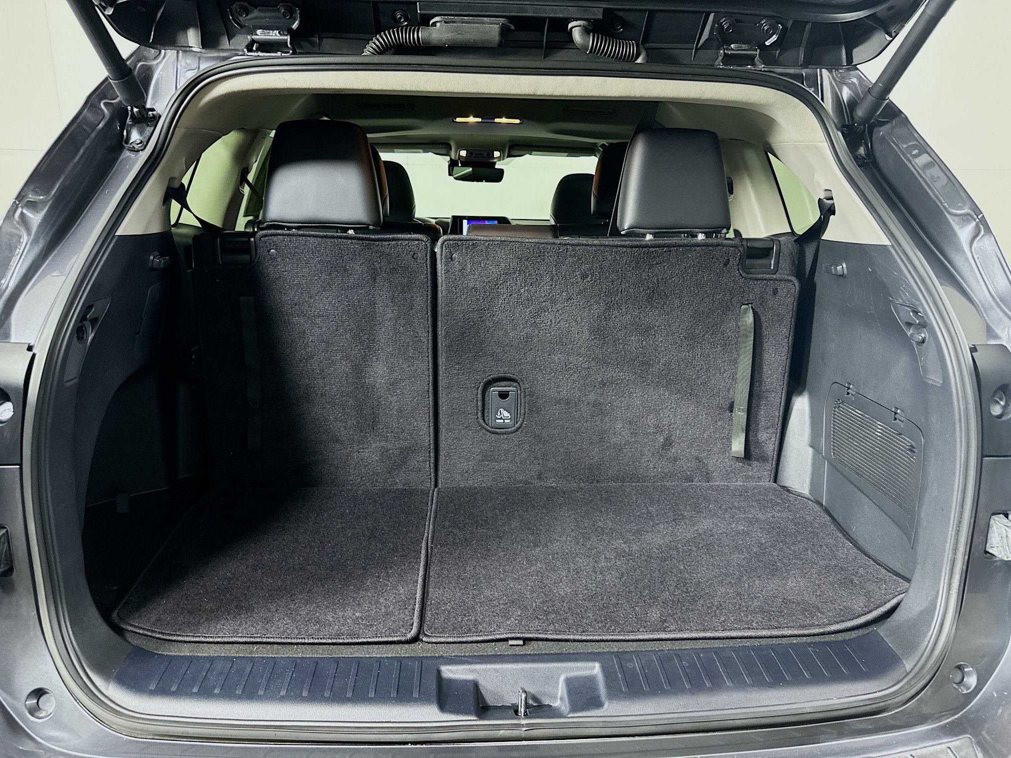 Used 2024 Toyota Highlander XLE image 28