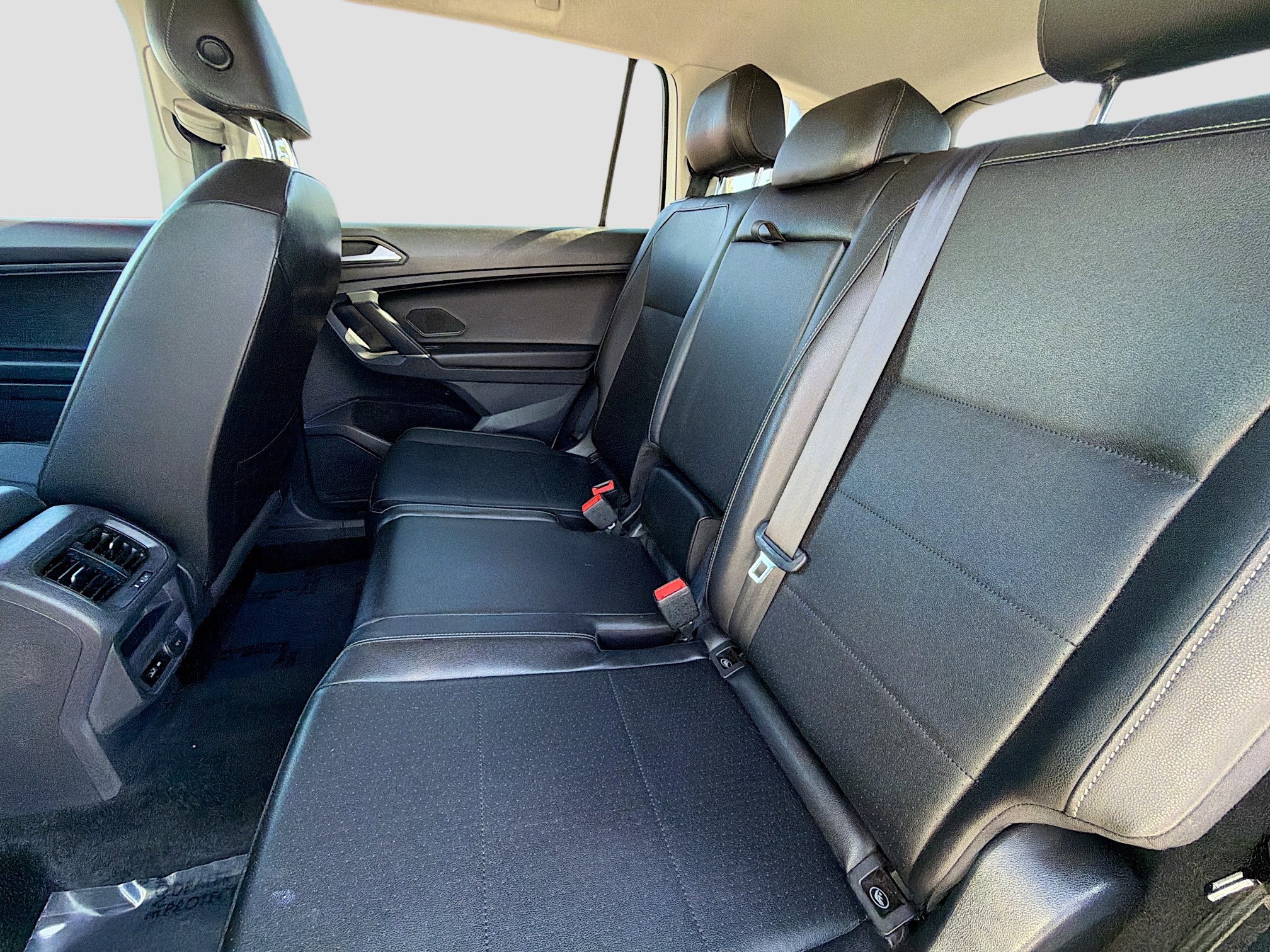 Used 2020 Volkswagen Tiguan SE image 21