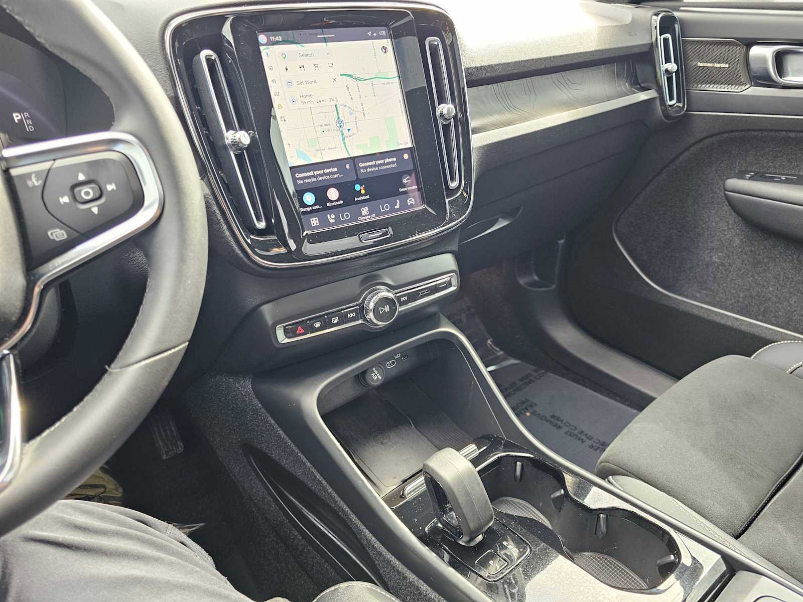 Used 2023 Volvo XC40 Recharge Ultimate image 29