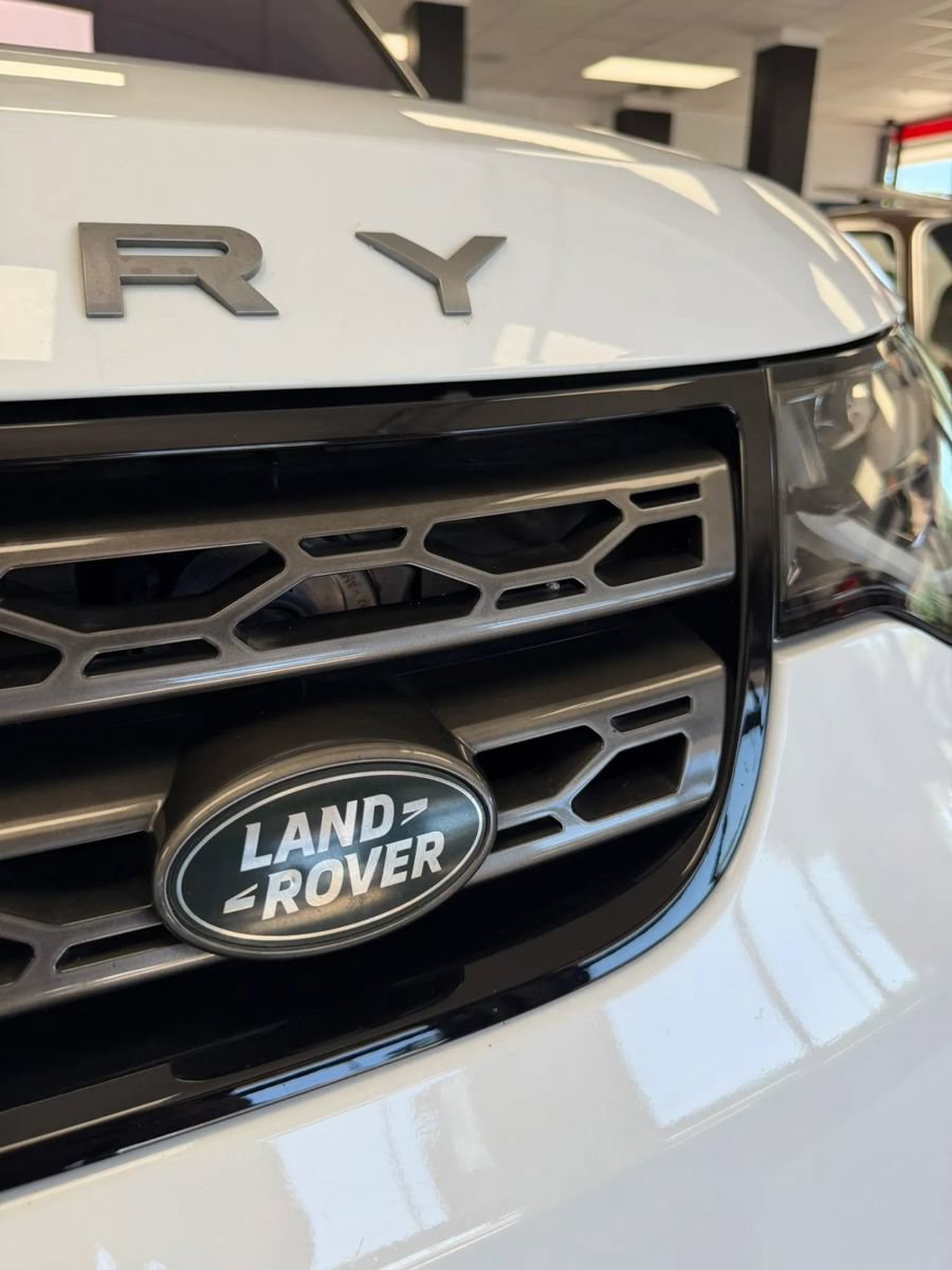 Used 2020 Land Rover Discovery SE AWD/4WD image 9