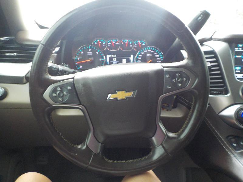 Used 2019 Chevrolet Suburban LT RWD image 14