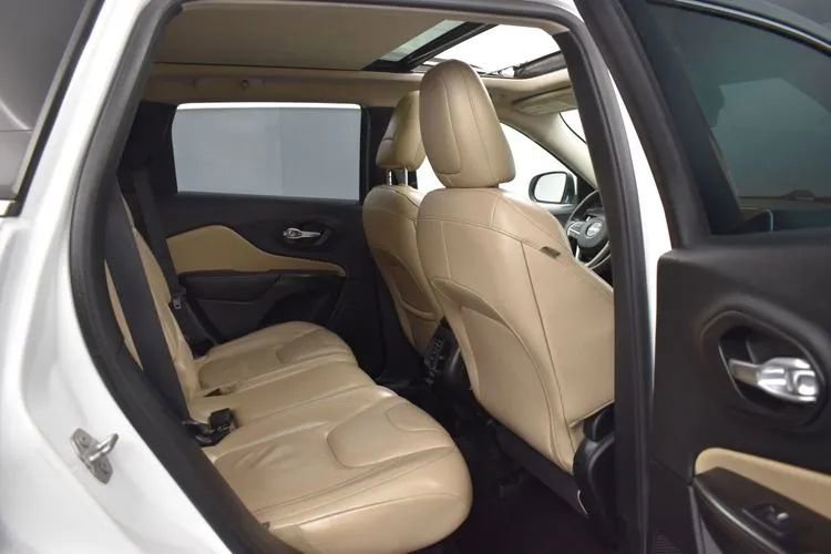 Used 2017 Jeep Cherokee Limited AWD/4WD image 18