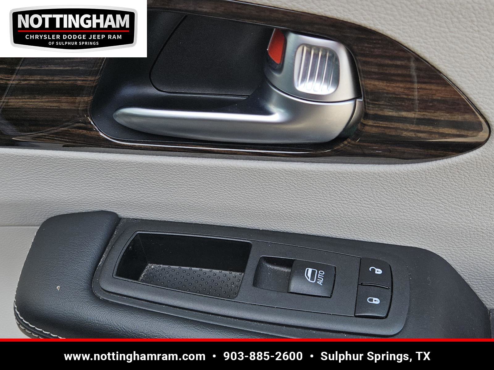 Used 2023 Chrysler Pacifica Limited image 33