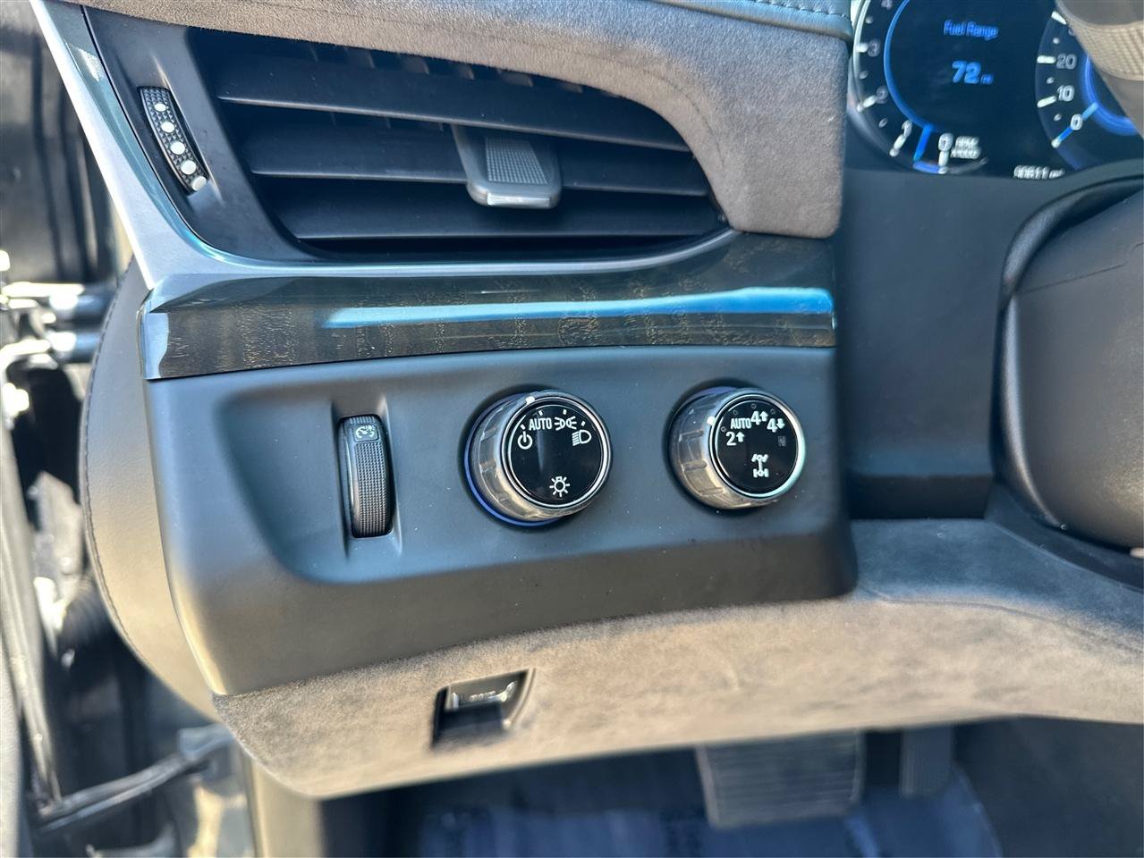 Used 2019 Cadillac Escalade ESV Platinum AWD/4WD image 18
