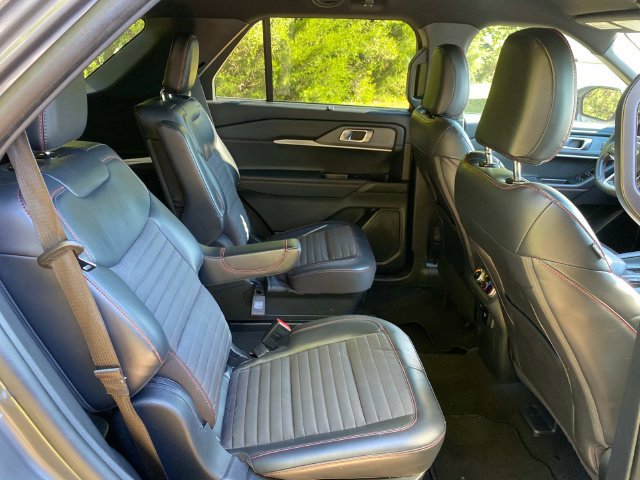 Used 2025 Ford Explorer ST-Line w/ Premium Package RWD image 35