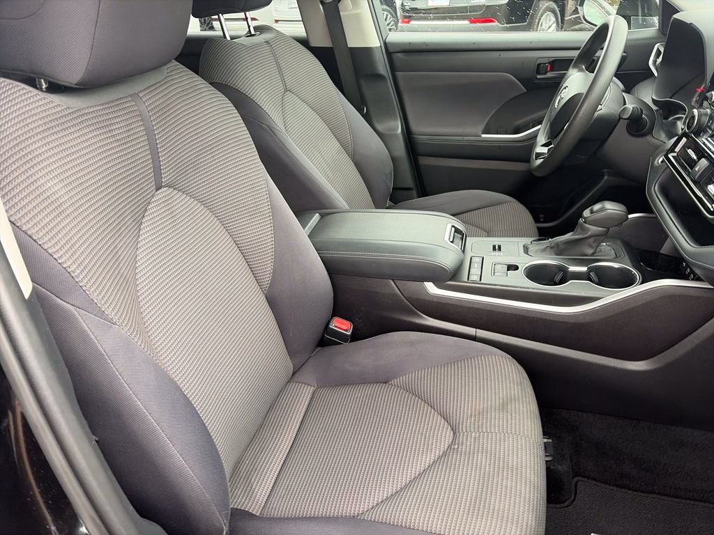 Used 2021 Toyota Highlander L FWD image 33
