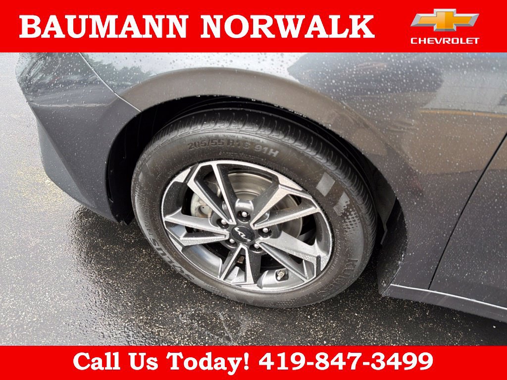 Used 2024 Kia Forte LXS w/ LXS Technology Package FWD image 12