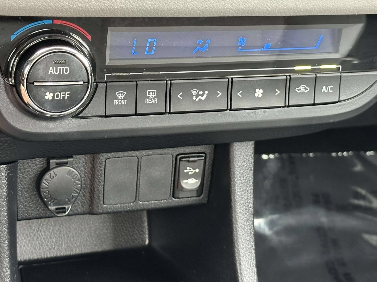 Used 2014 Toyota Corolla LE FWD image 12