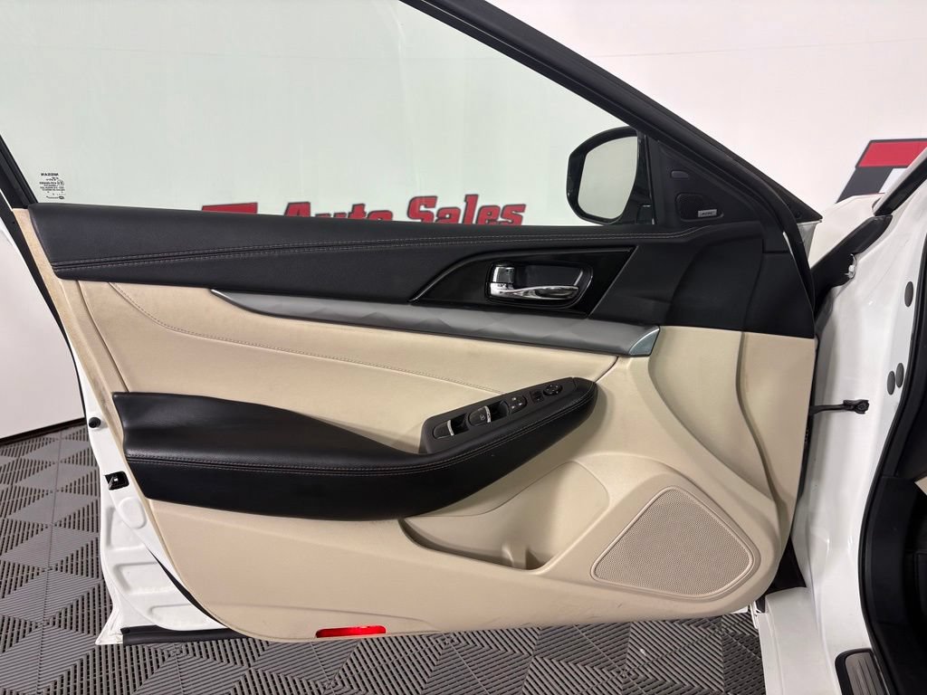 Used 2020 Nissan Maxima 3.5 SL w/ Floor Mat Group FWD image 16