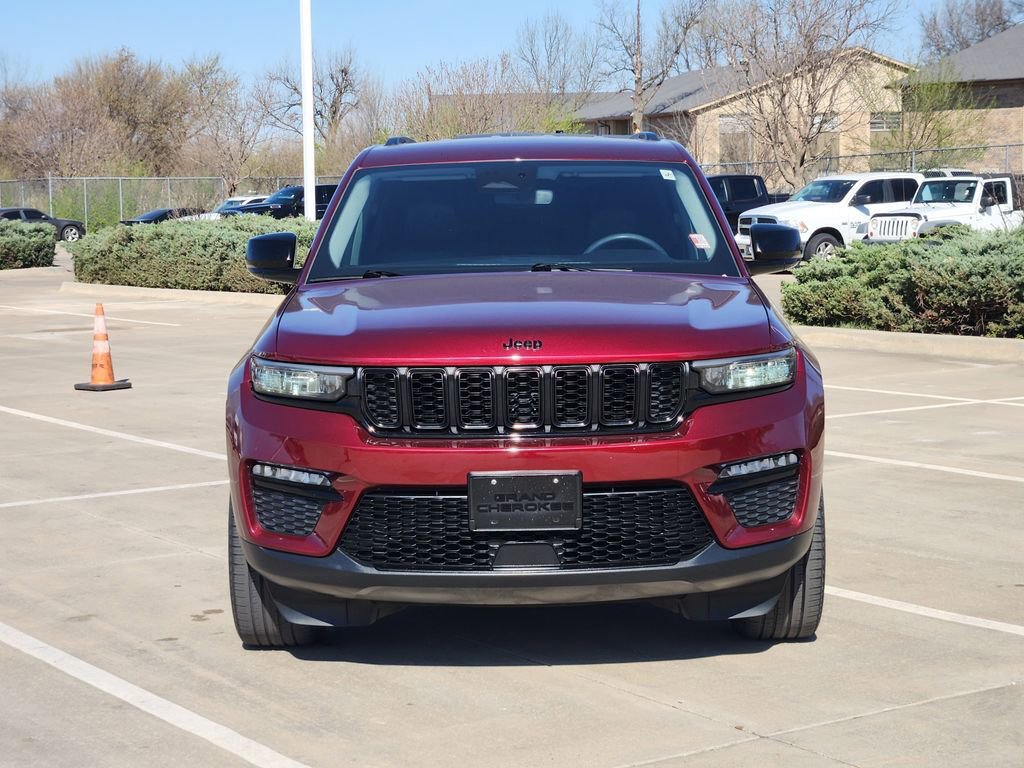 Used 2023 Jeep Grand Cherokee Limited w/ Black Appearance Package image 2