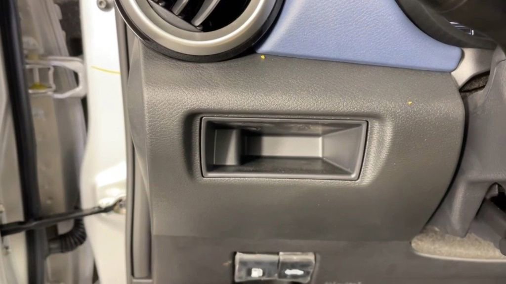 New 2025 Nissan Versa SV w/ Trunk Package image 26