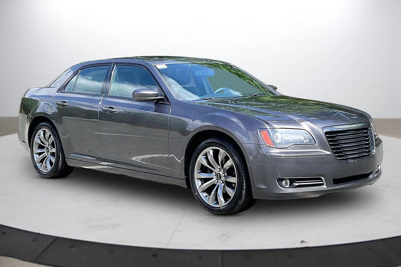 Used 2014 Chrysler 300 S RWD image 2