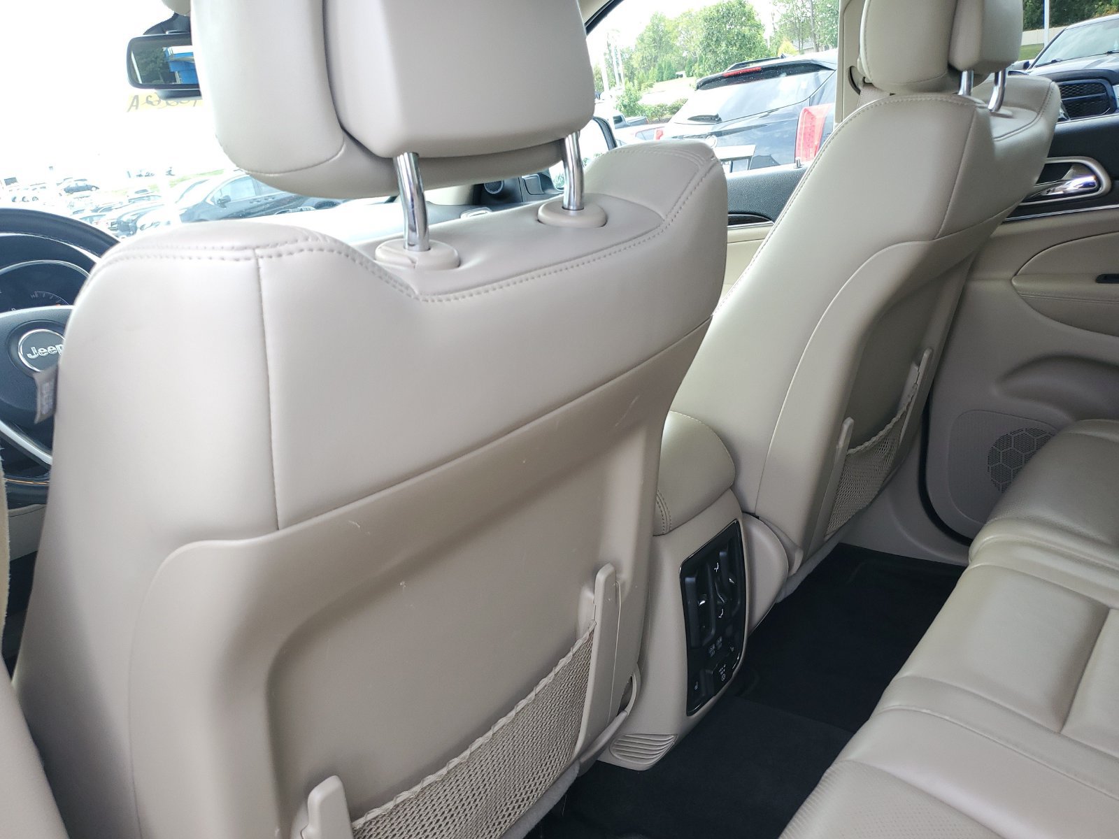 Used 2014 Jeep Grand Cherokee Limited w/ Luxury Group II AWD/4WD image 14