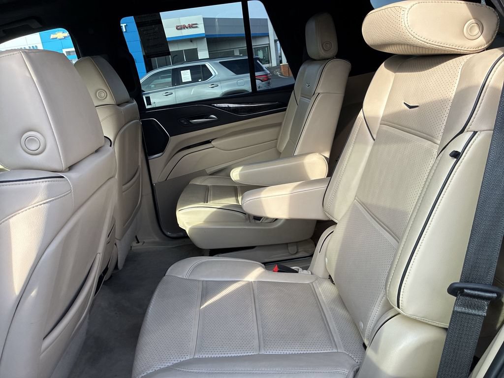 Used 2023 Cadillac Escalade Premium Luxury w/ Performance Package AWD/4WD image 19