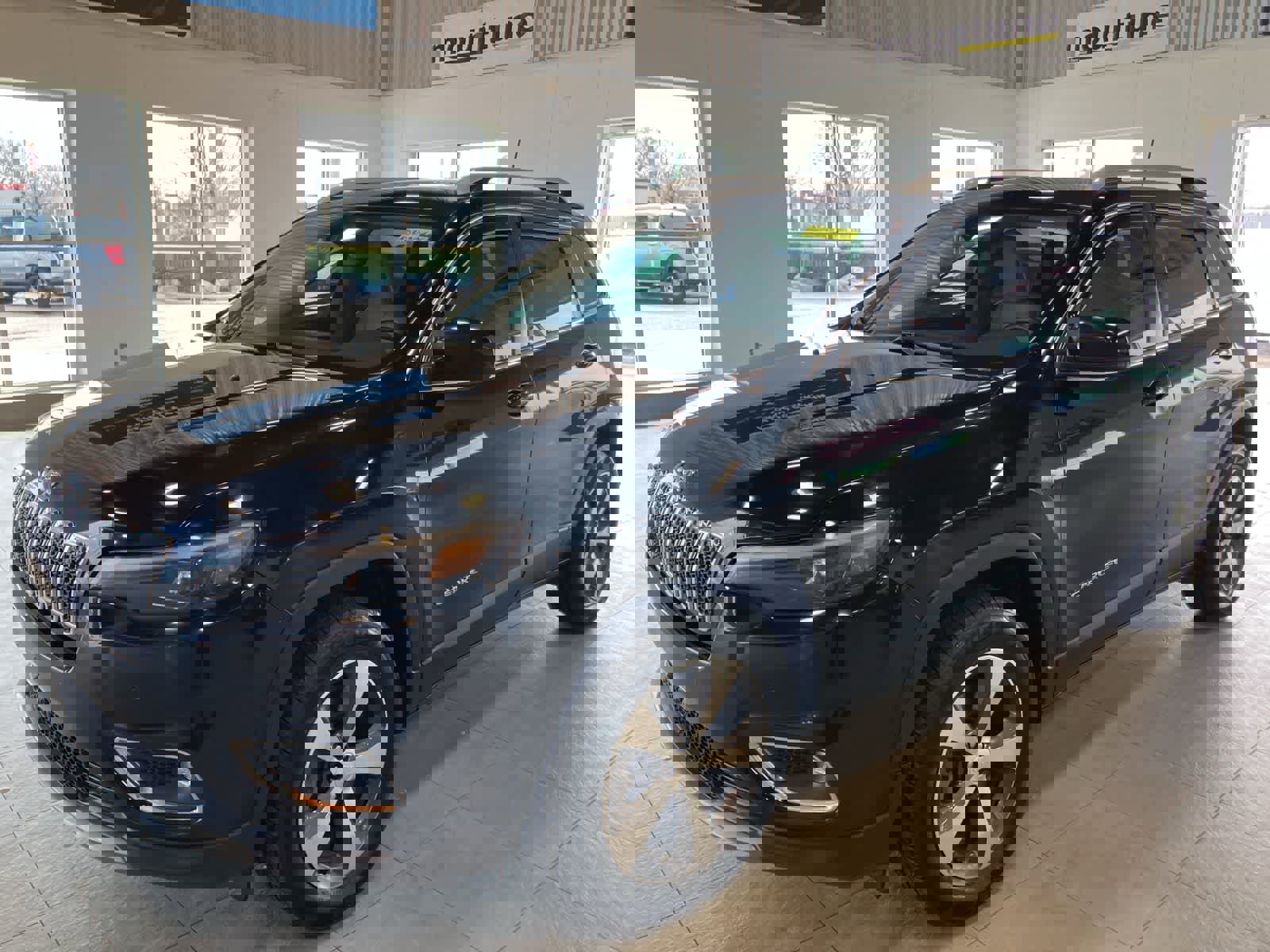 Used 2019 Jeep Cherokee Limited w/ Technology Group image 1