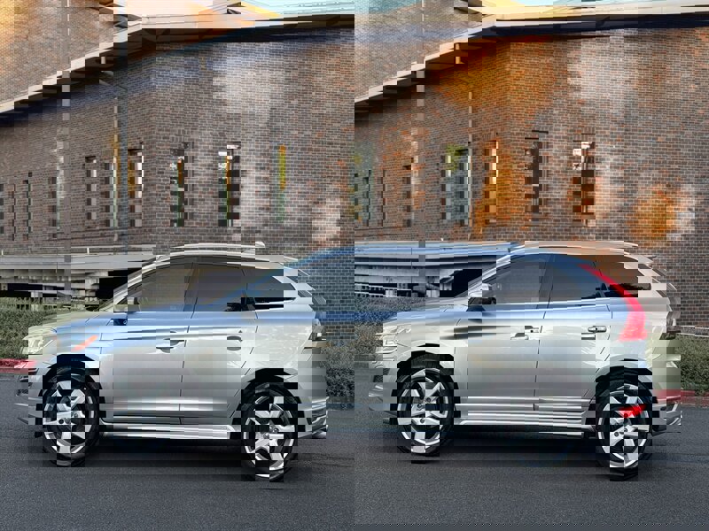 Used 2012 Volvo XC60 T6 R-Design image 2