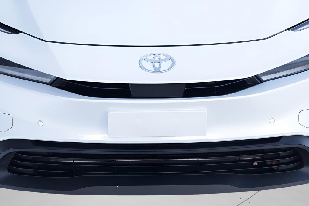 Used 2024 Toyota Prius LE image 8