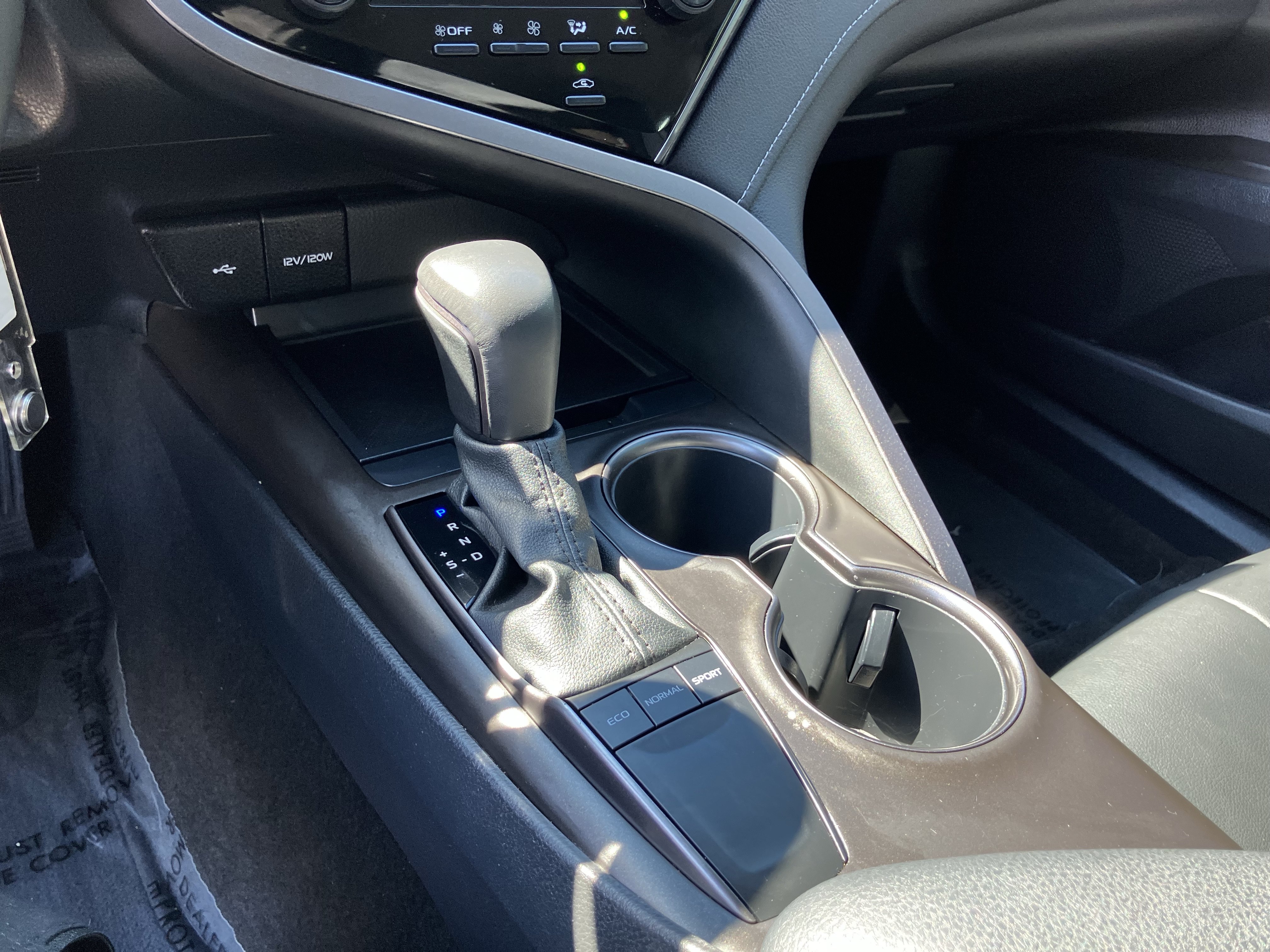 Used 2022 Toyota Camry SE FWD image 28