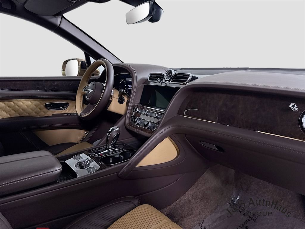Used 2021 Bentley Bentayga AWD/4WD image 37