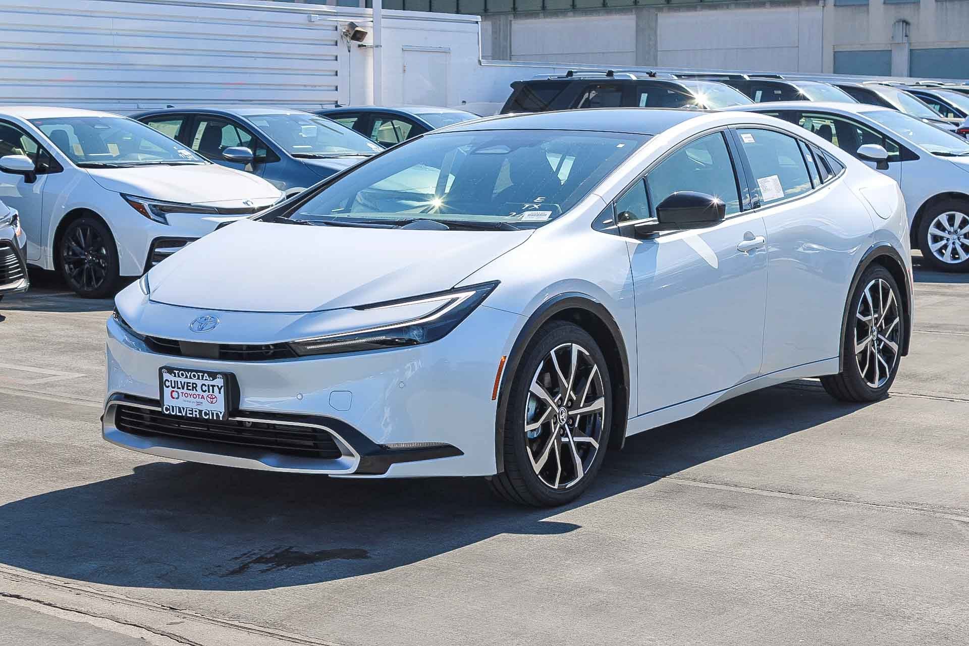 New 2026 Toyota Prius Plug-In Hybrid FWD image 3