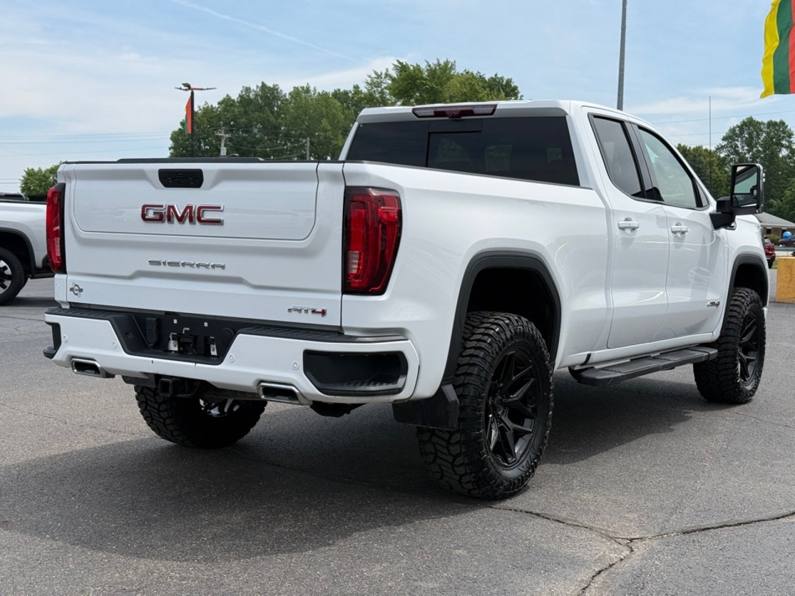 Used 2020 GMC Sierra 1500 AT4 w/ AT4 Premium Package AWD/4WD image 8