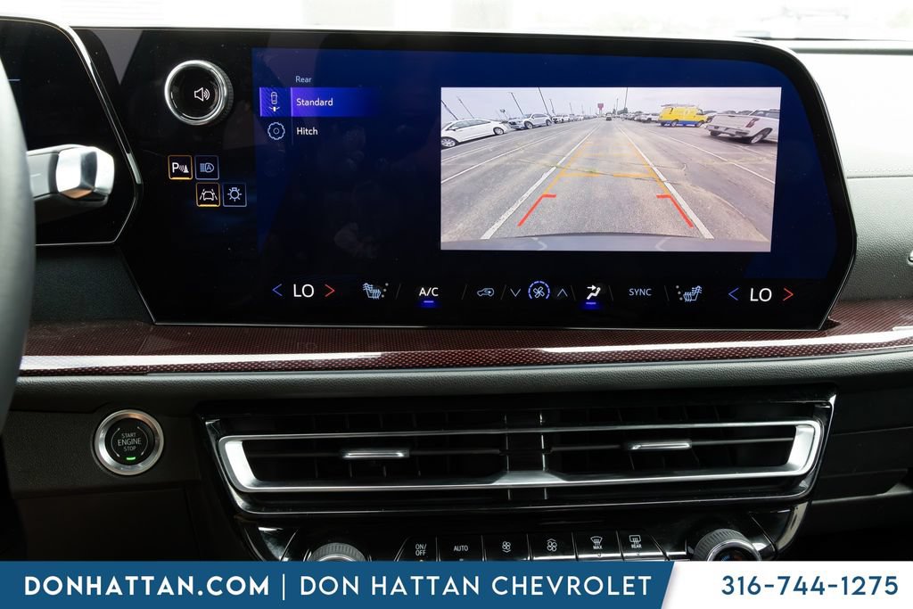 Used 2025 Chevrolet Traverse Z71 AWD/4WD image 9