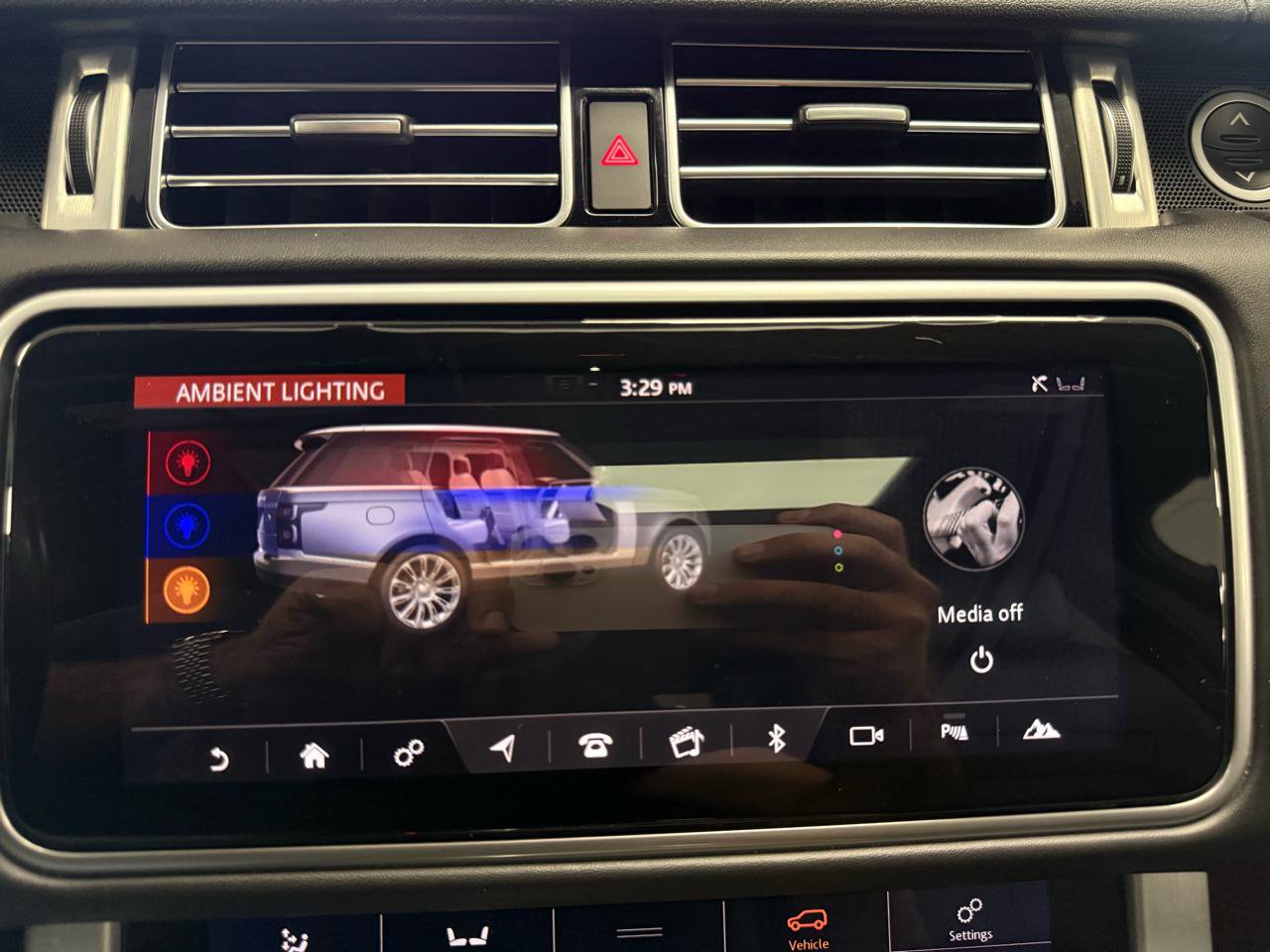 Used 2018 Land Rover Range Rover HSE image 17