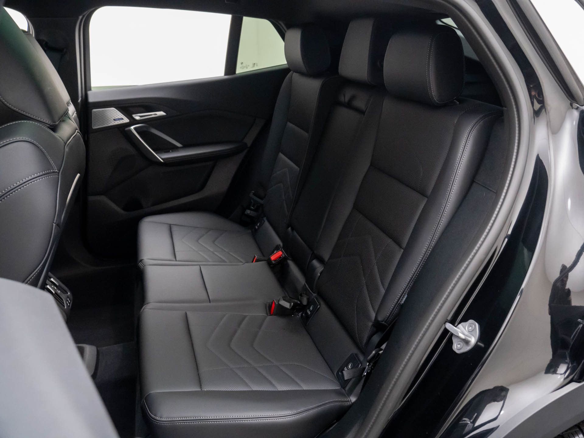 Certified 2025 BMW X2 xDrive28i w/ Premium Package image 20