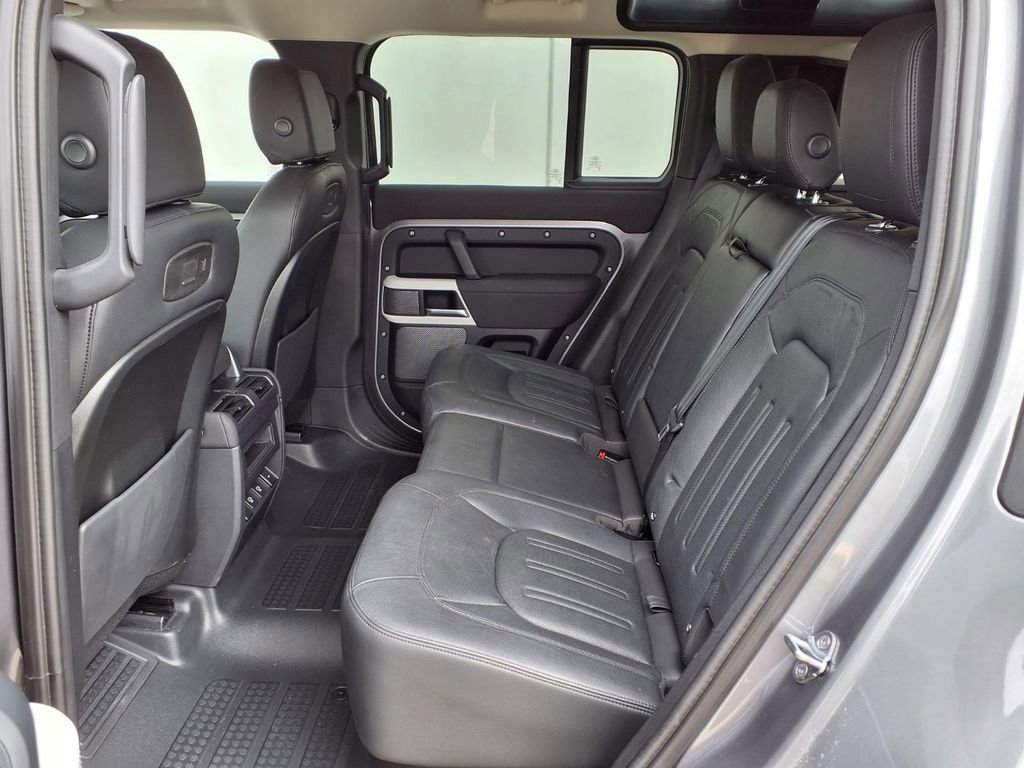 Used 2022 Land Rover Defender 110 SE image 8