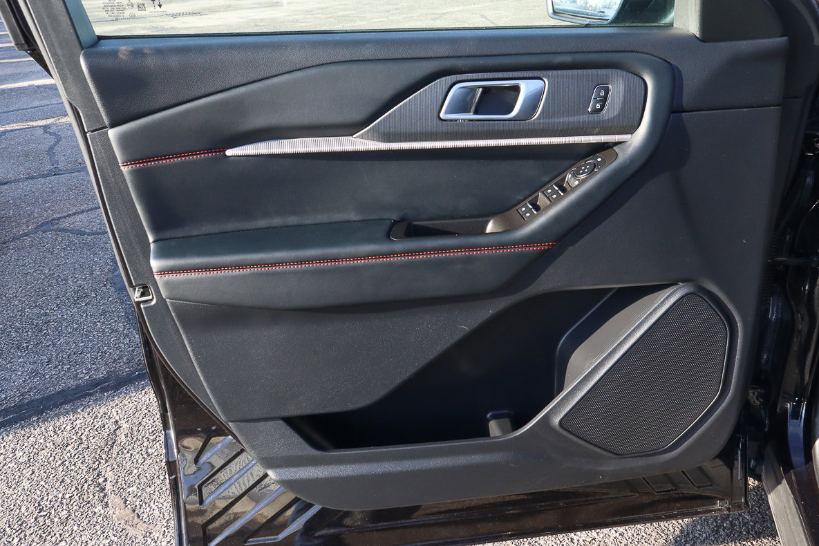 Used 2025 Ford Explorer ST-Line w/ ST-Line Street Pack image 14