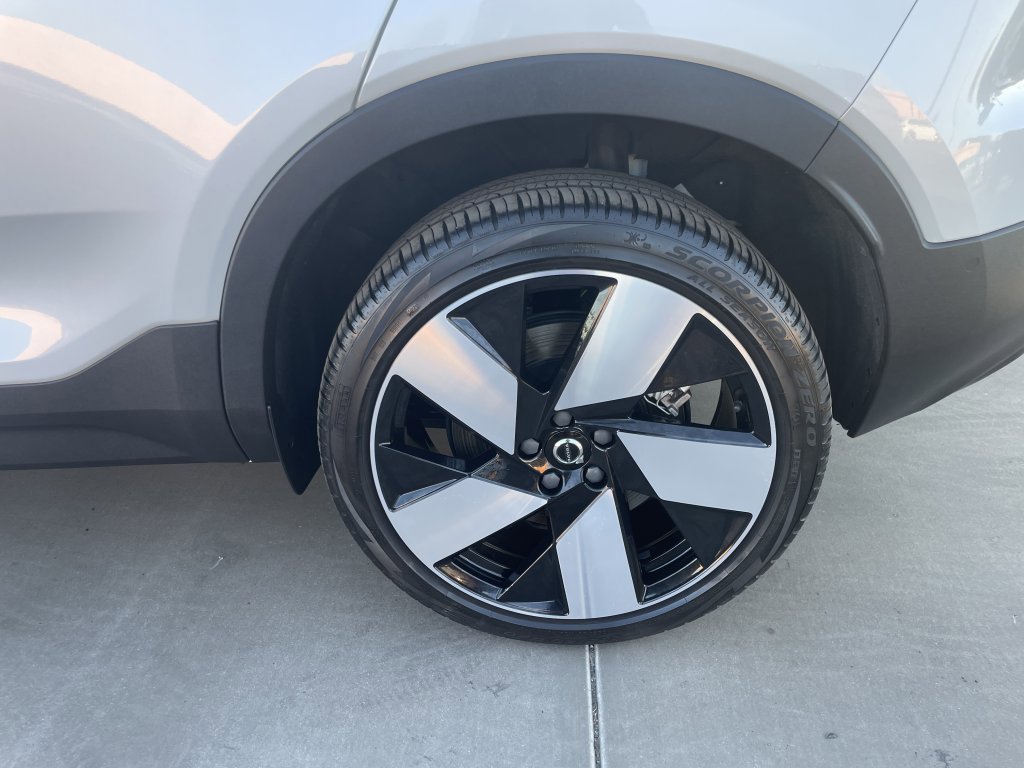 Used 2023 Volvo C40 P8 Recharge Plus w/ Climate Package image 6