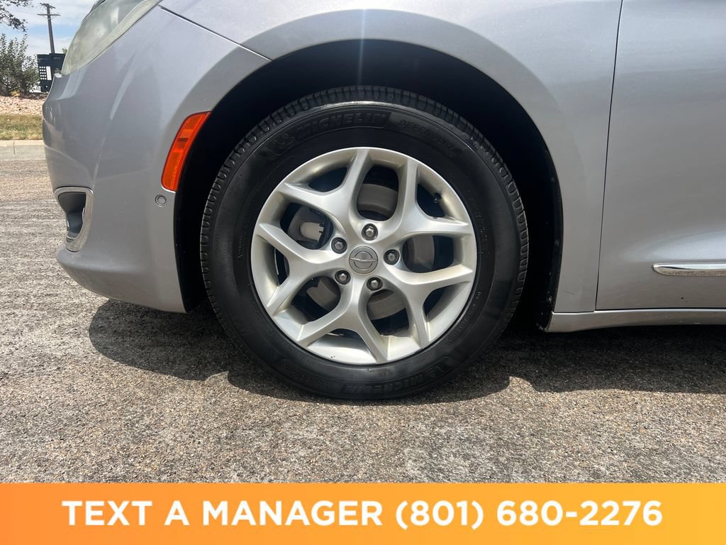 Used 2018 Chrysler Pacifica Touring-L w/ Advanced Safetytec Group FWD image 22