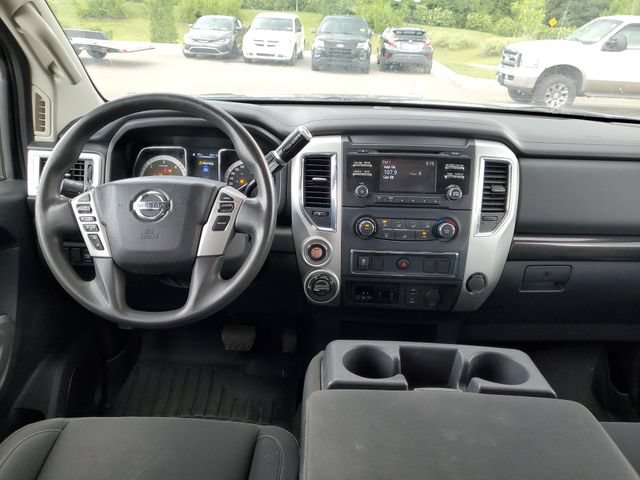 Used 2017 Nissan Titan SV AWD/4WD image 28