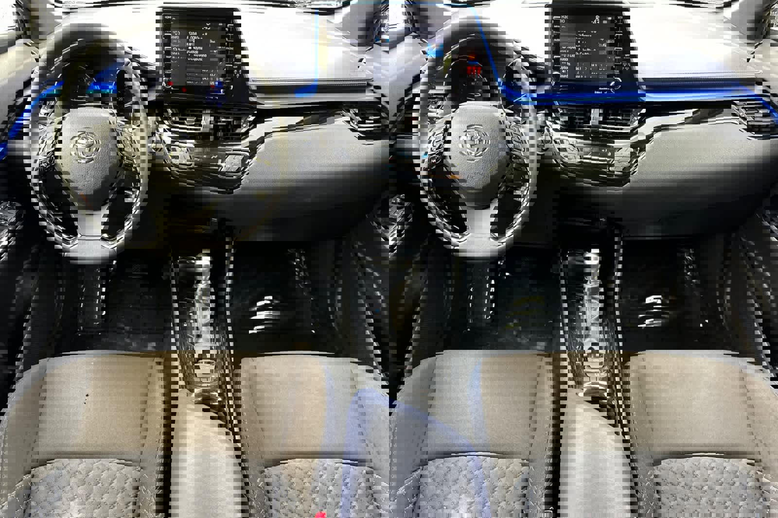 Used 2021 Toyota C-HR XLE FWD image 3