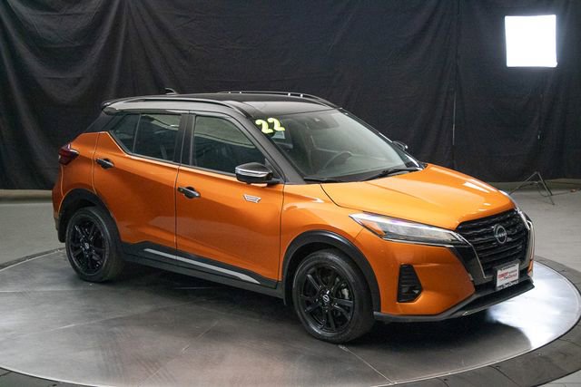 Used 2022 Nissan Kicks SR image 2