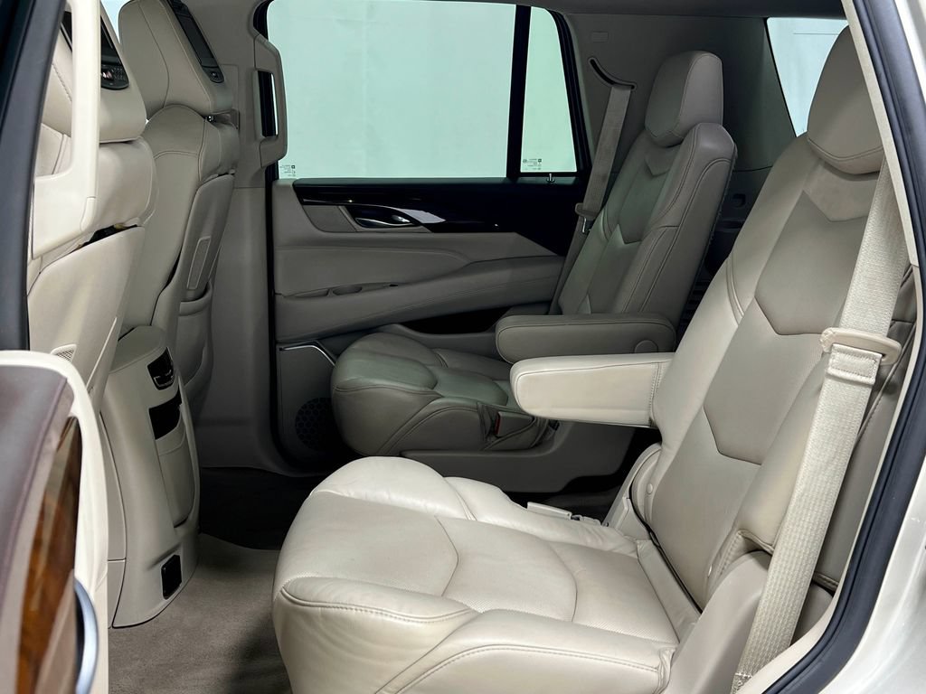 Used 2017 Cadillac Escalade Luxury AWD/4WD image 38