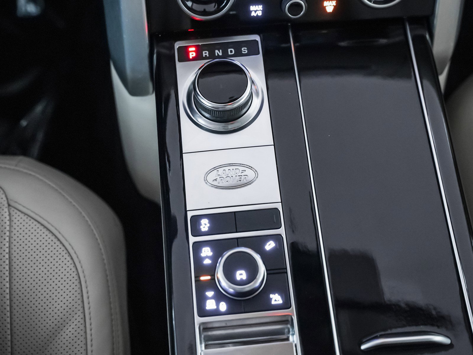 Used 2020 Land Rover Range Rover HSE image 15