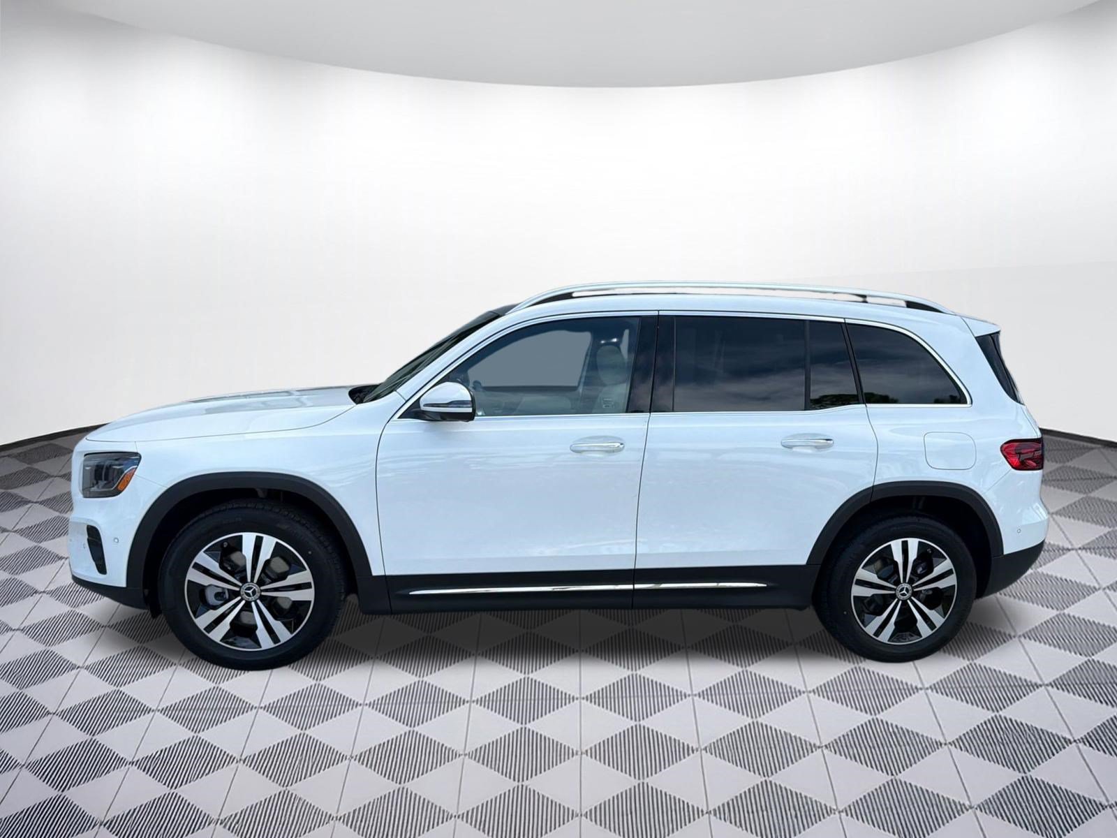 Used 2026 Mercedes-Benz GLB 250 image 2