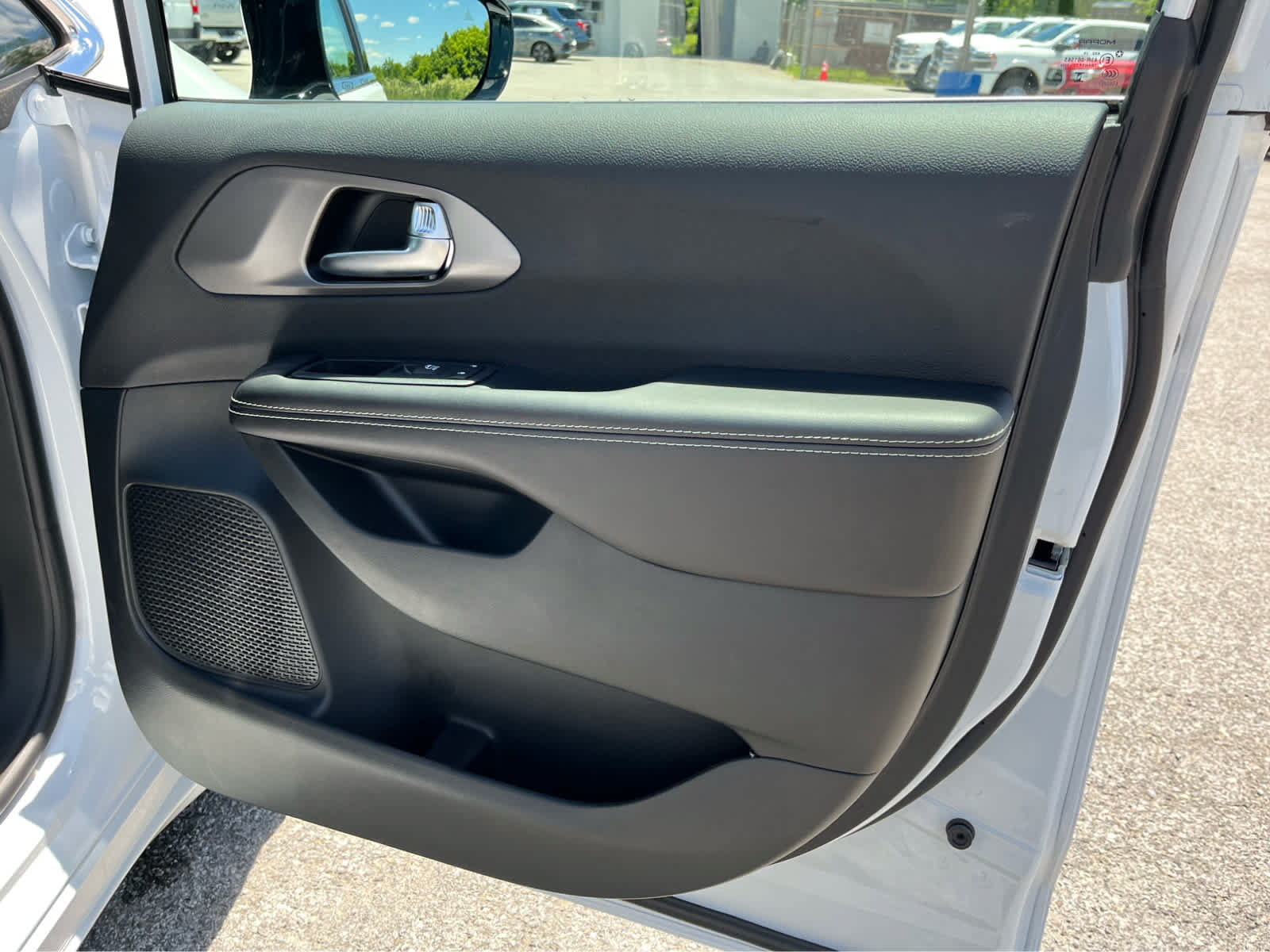 New 2026 Chrysler Pacifica Select FWD image 35