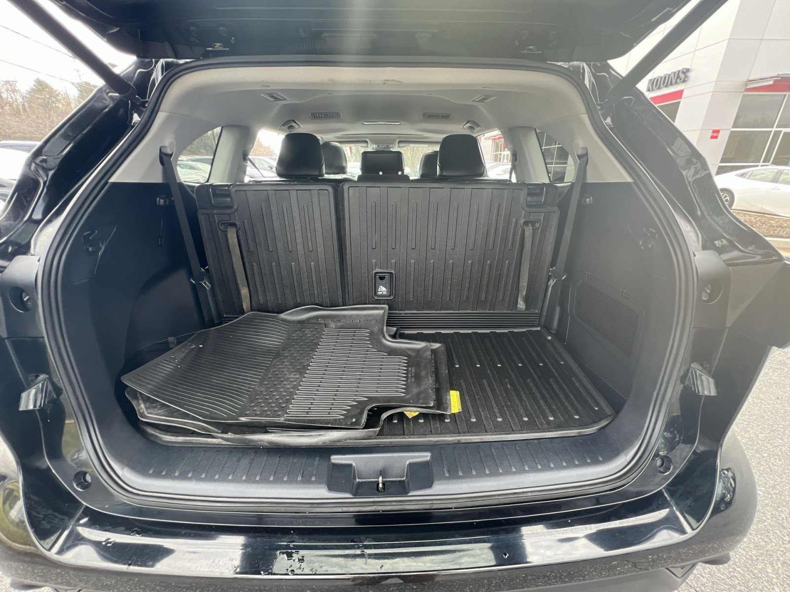 Used 2023 Toyota Highlander XLE image 26