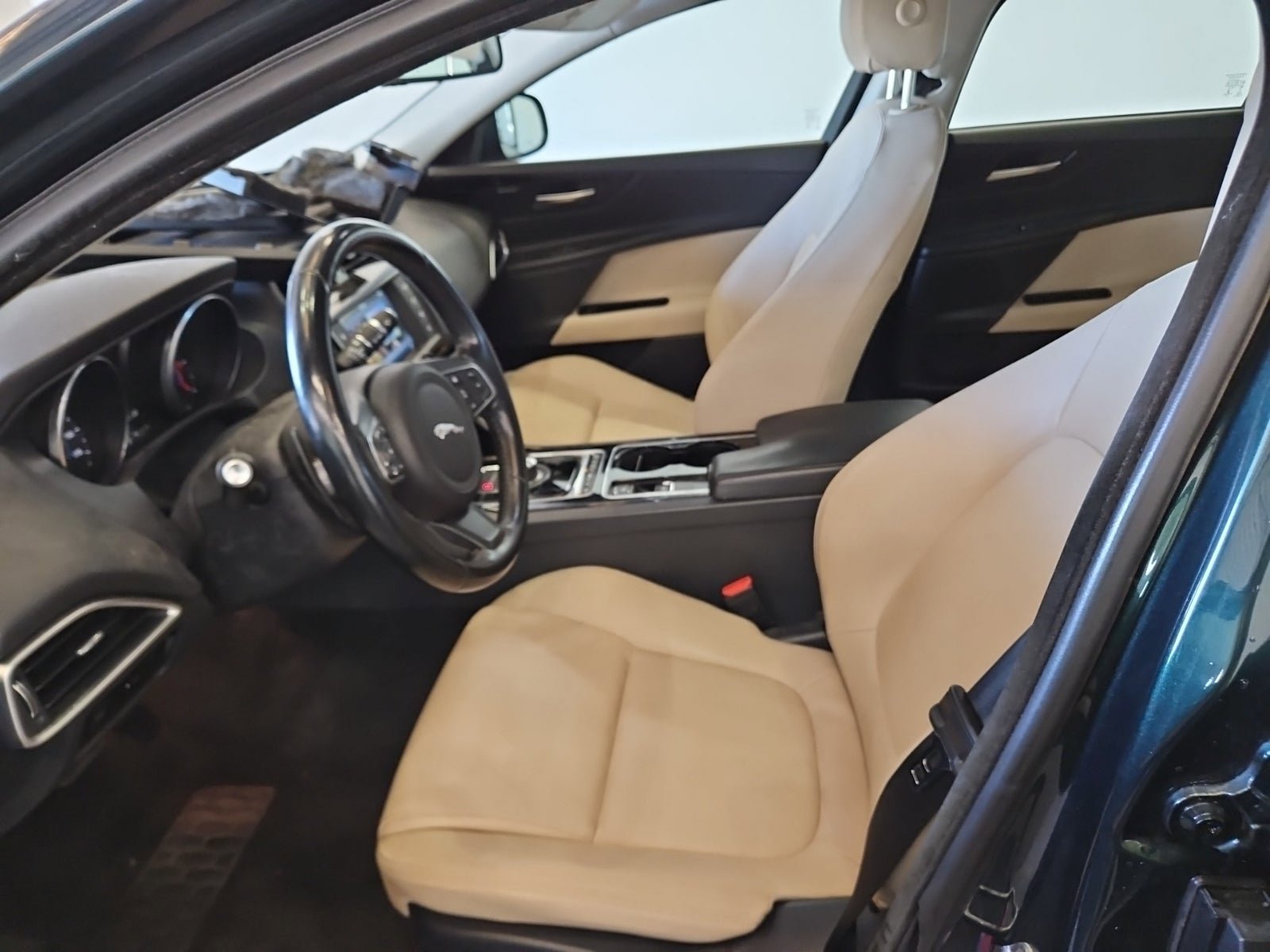 Used 2017 Jaguar XE Premium AWD/4WD image 8