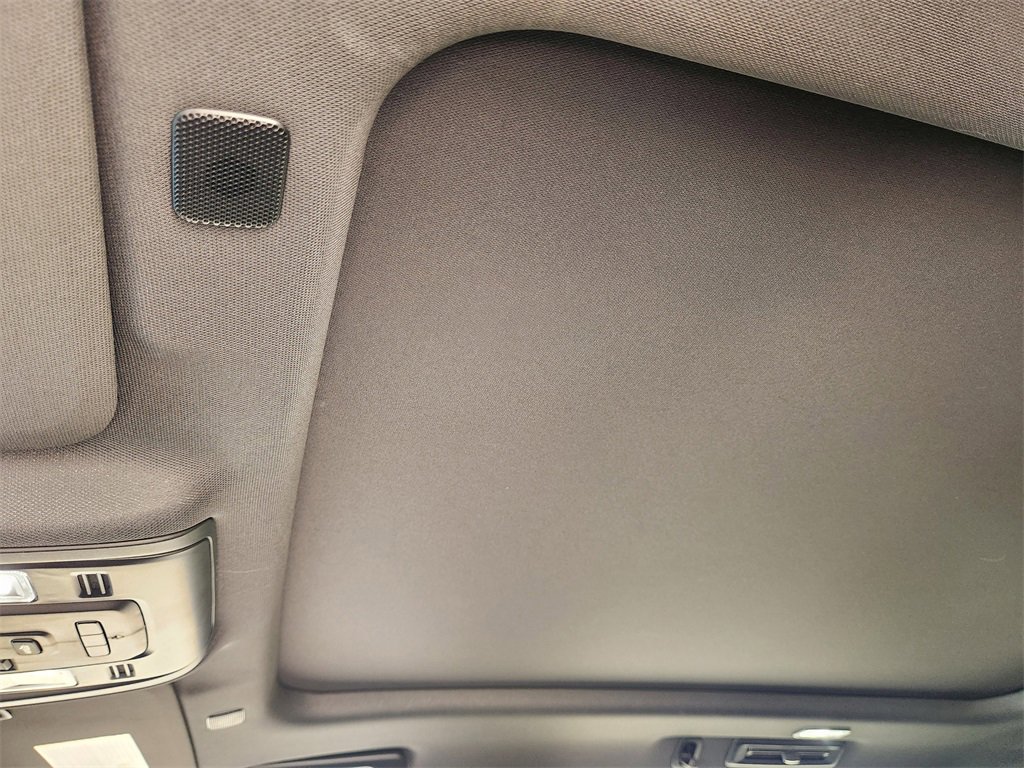 Used 2024 GMC Yukon XL AT4 w/ Technology Package image 28