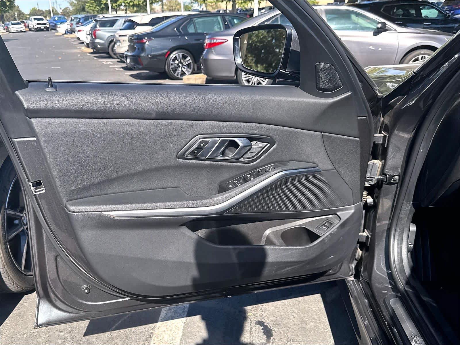 Used 2020 BMW 330i Sedan w/ Driving Assistance Package RWD image 21