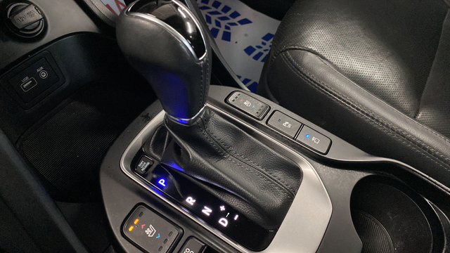 Used 2018 Hyundai Santa Fe Limited AWD/4WD image 19